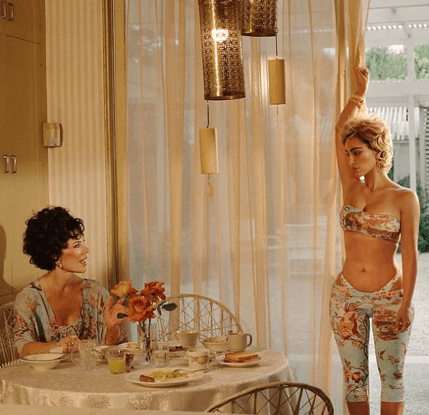 Kim Kardashian ve Annesi Kris Jenner, Roberto Cavalli ile Birlikte Yepyeni Mayo Koleksiyonunu Tanıttı